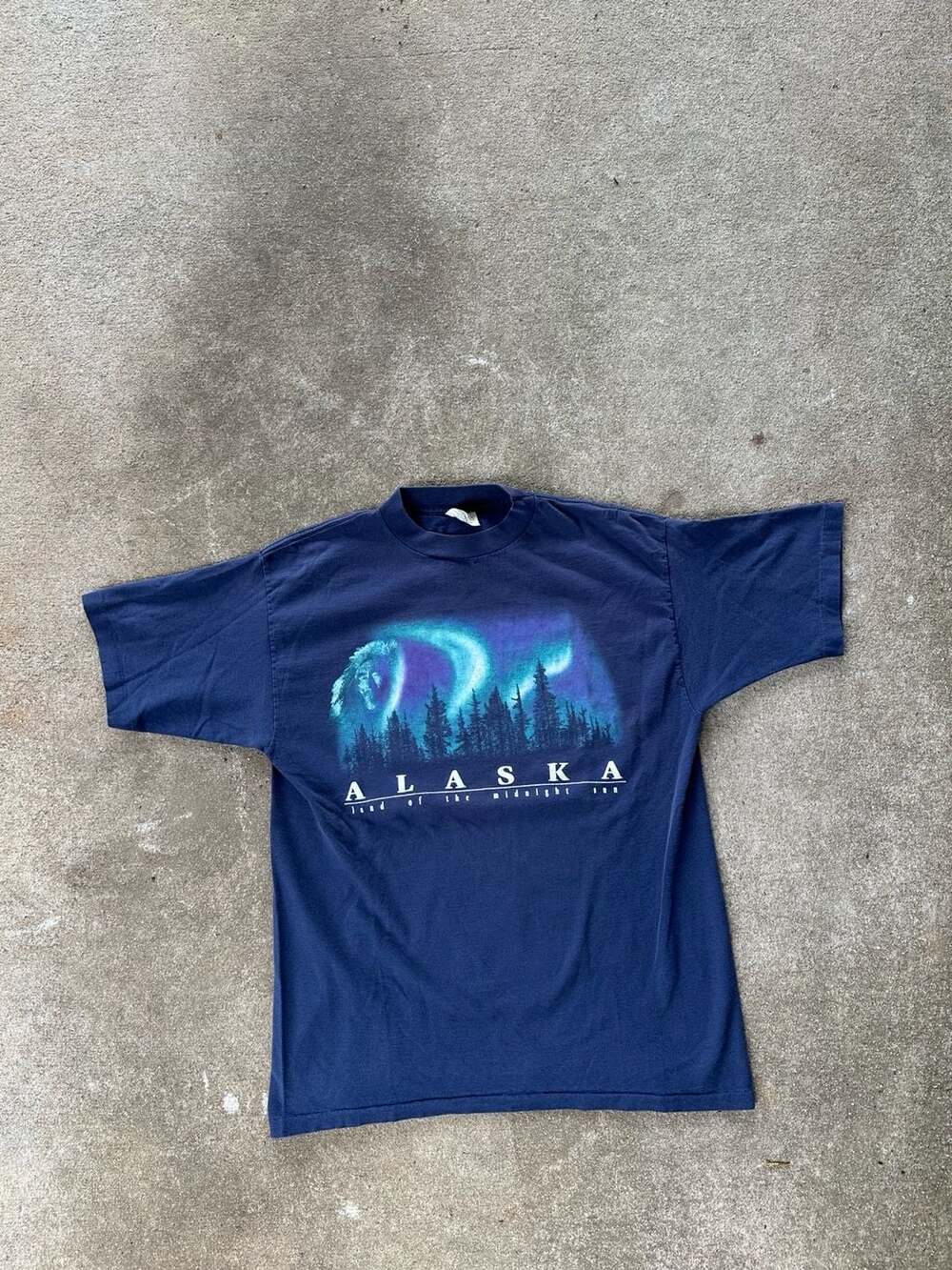 Vintage Prairie Mountain Alaska Land of the Midnight Sun T-Shirt Navy Blue
